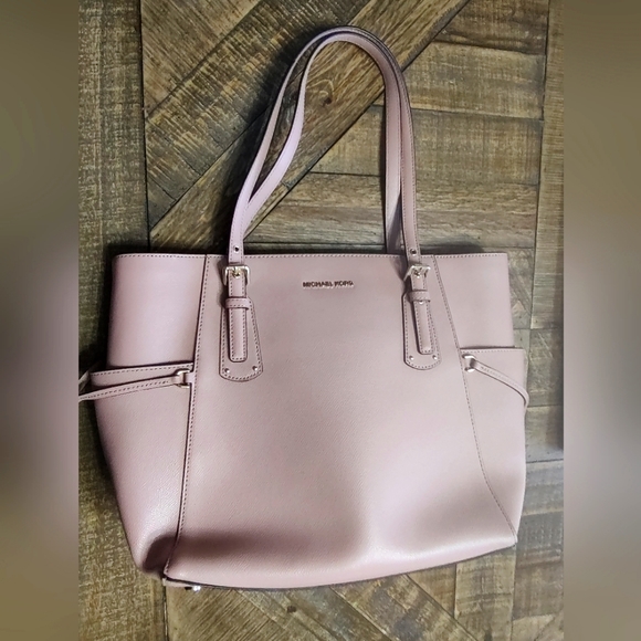 Michael Kors Purse - Picture 1 of 3